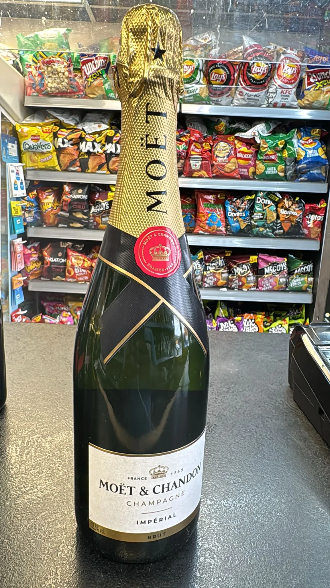 Moët & Chandon Champagne 70cl